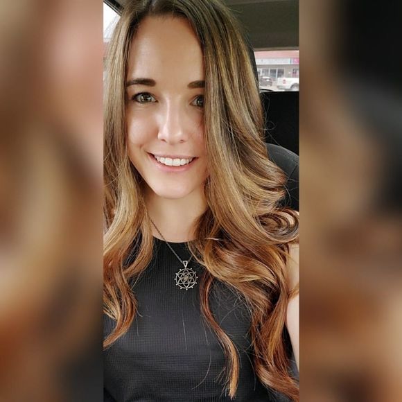 Meet your Posher, Robyn - Picture 1 of 1